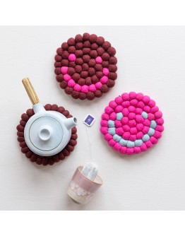 AVEVA DESIGN - Trivet Round SMILEY - Burgundy